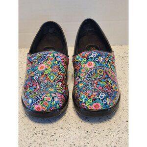 Savvy Brandy Nursing shoes slip-resistant, size 6M